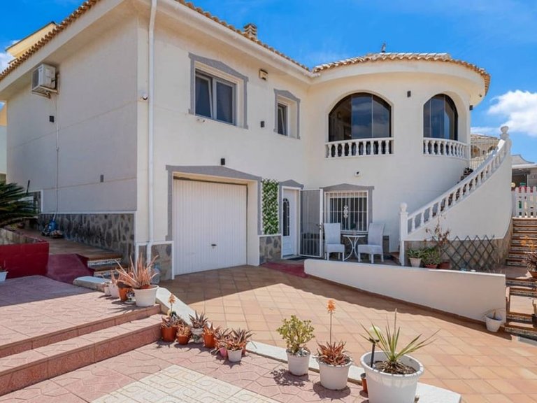 Villa for Sale in Benijofar, Alicante 1