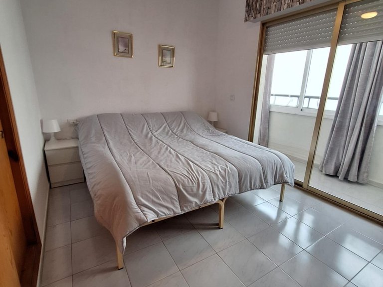 Spacious and Bright 2-Bedroom Penthouse in Playa del Cura 11