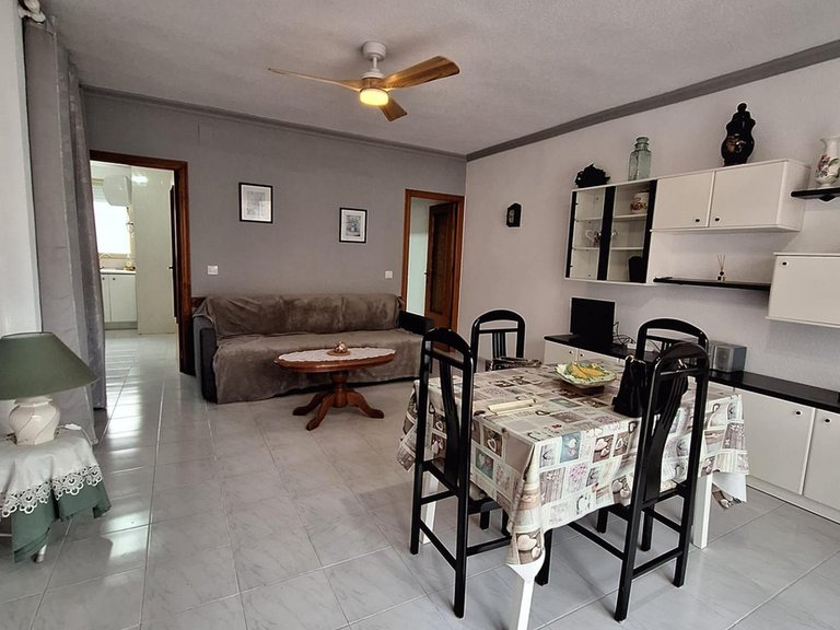 Spacious and Bright 2-Bedroom Penthouse in Playa del Cura 2