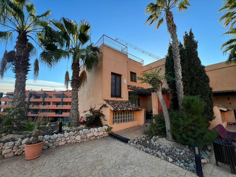 Beautiful Semi-Detached House in Villamartín 14