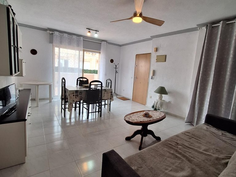 Spacious and Bright 2-Bedroom Penthouse in Playa del Cura 3