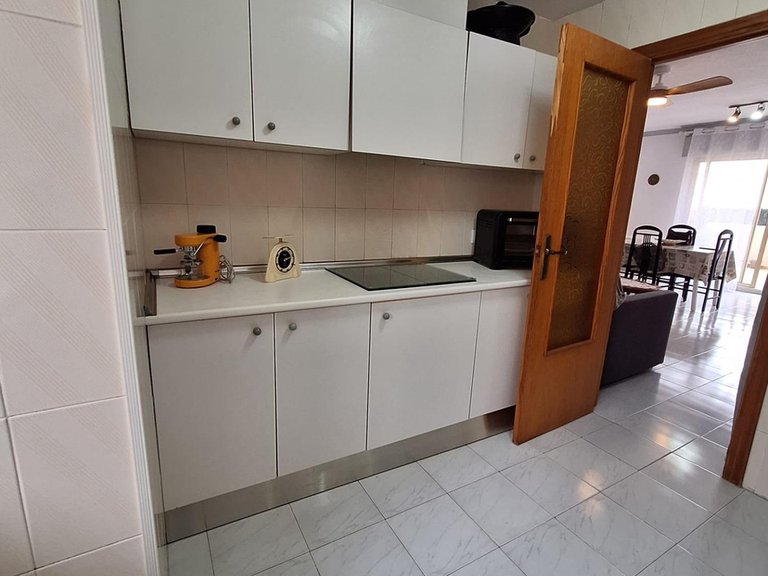 Spacious and Bright 2-Bedroom Penthouse in Playa del Cura 5