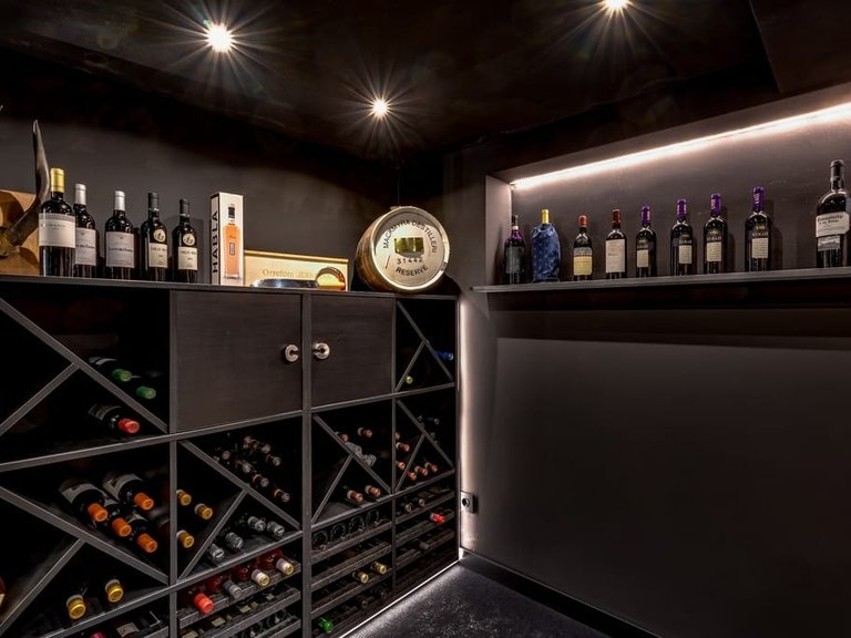 Villa for Sale in Marbella, Malaga 28