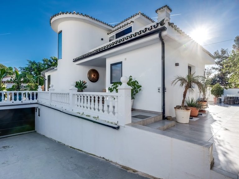 Villa for Sale in Marbella, Malaga 8