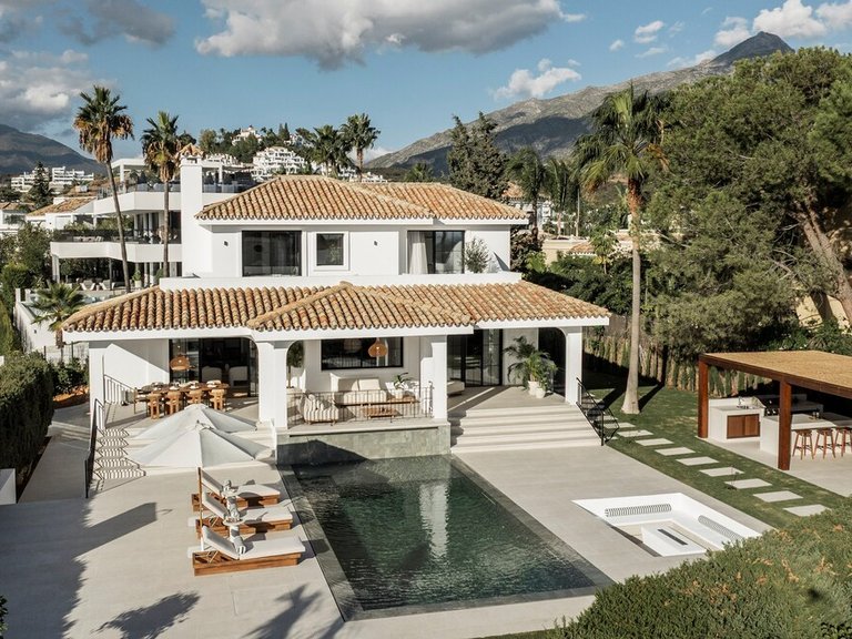 Villa for Sale in Marbella, Malaga 1