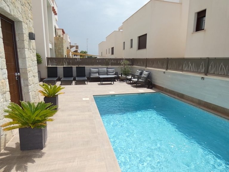 Villa for Sale in Alicante, Alicante 1