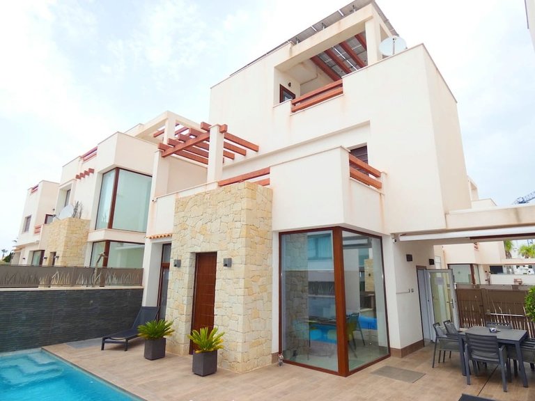 Villa for Sale in Alicante, Alicante 2