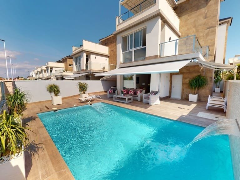 Villa for Sale in Torrevieja, Alicante 1