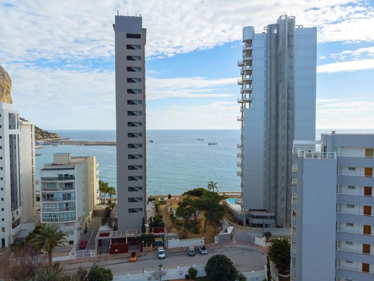 Modernos apartamentos en Calpe con piscina y vistas a la ciudad 23