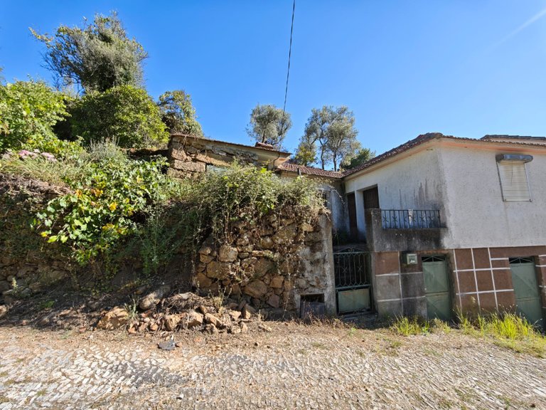 Country house for sale in Codeçoso, Braga, Portugal 4