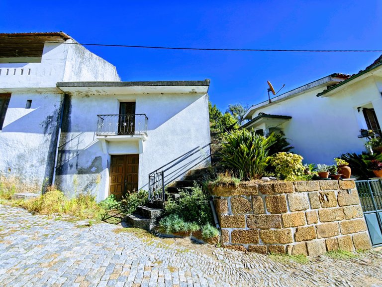 Country house for sale in Codeçoso, Braga, Portugal 1