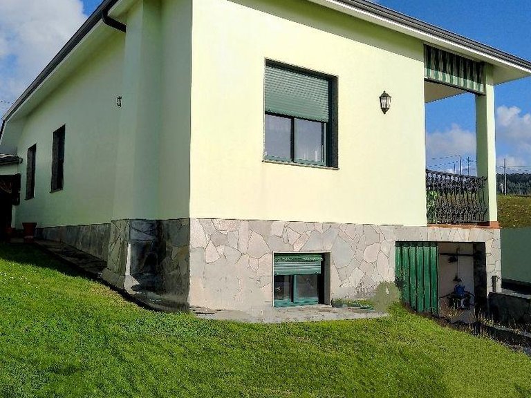 Villa for sale in Valdoviño, La Coruña 1