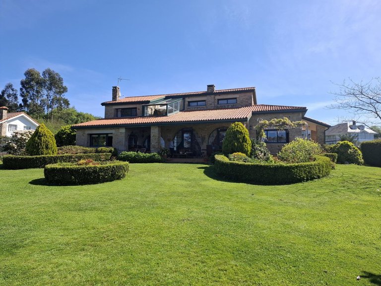Villa for sale in Cabanas, La Coruña 1