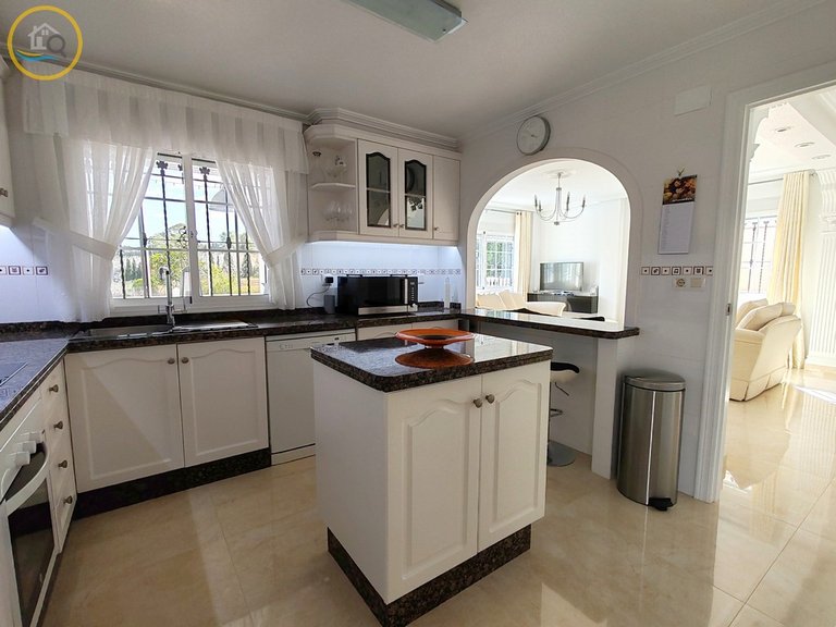 Villa for sale in Pilar de la Horadada, Alicante 5
