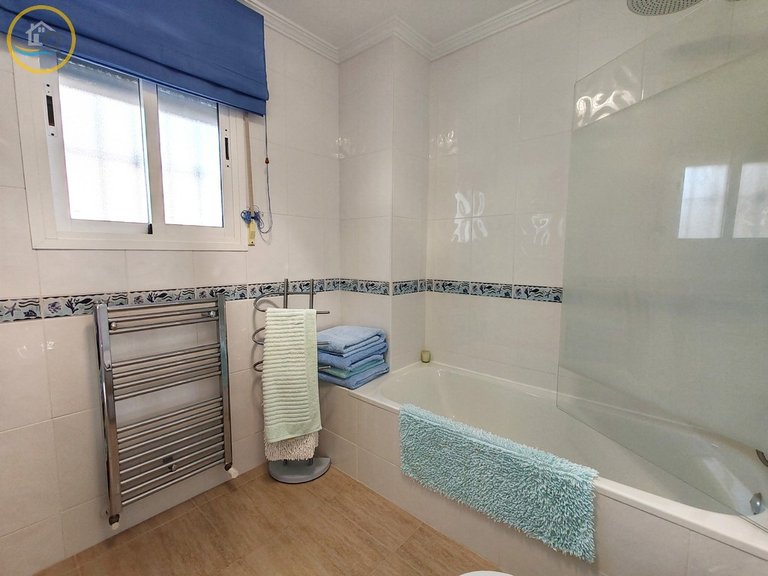 Villa for sale in Pilar de la Horadada, Alicante 10