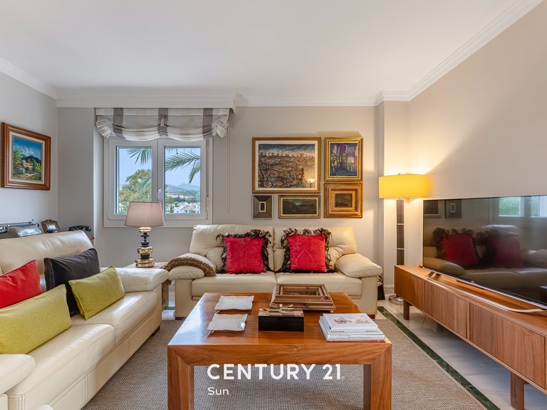 Apartment for sale in Puerto Banús, Nueva Andalucía, Marbella, Málaga 8