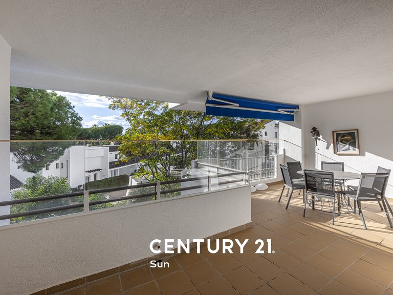 Apartment for sale in Puerto Banús, Málaga 8