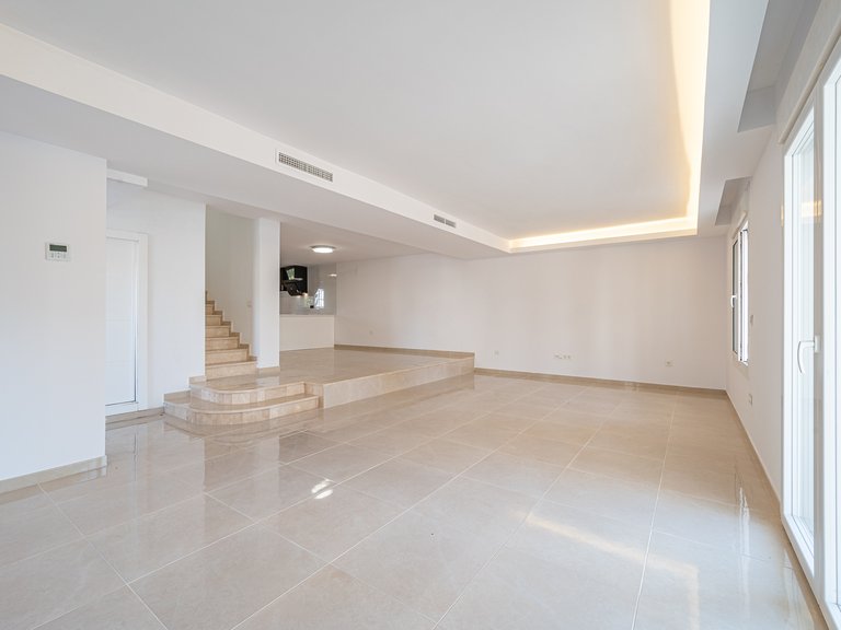 Townhouse for sale in Nueva Andalucía, Marbella, Málaga 4