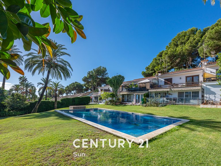 Apartment for sale in Nueva Andalucía, Marbella, Málaga 21