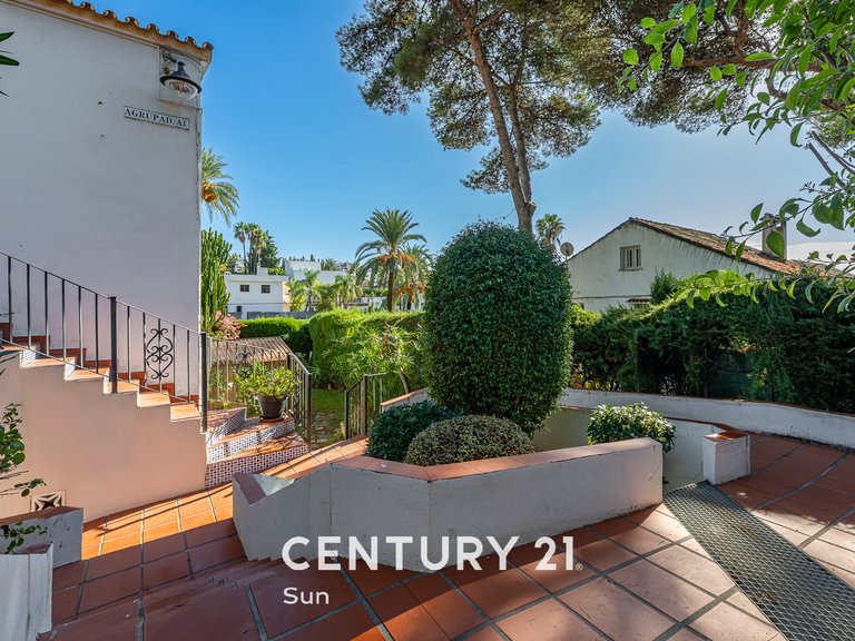 Apartment for sale in Nueva Andalucía, Marbella, Málaga 25