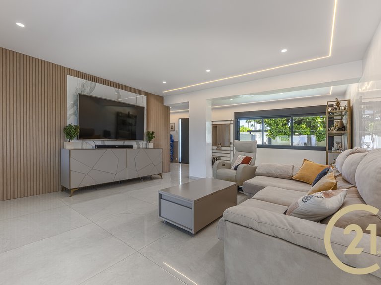 Villa for sale in Estepona, Málaga 3