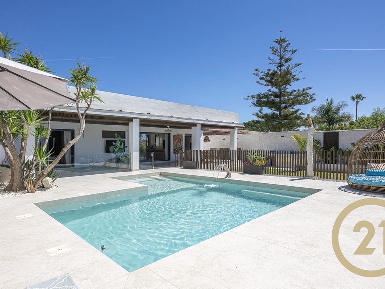 Villa for sale in Estepona, Málaga 9