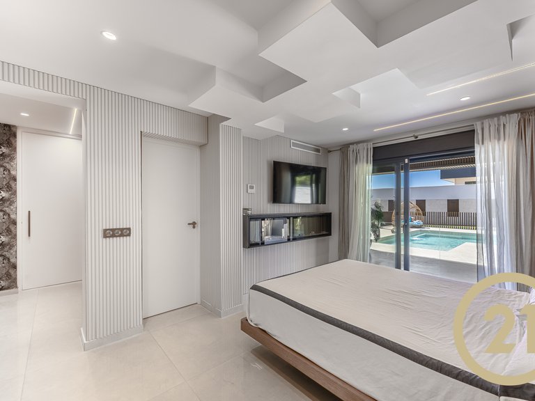 Villa for sale in Estepona, Málaga 11