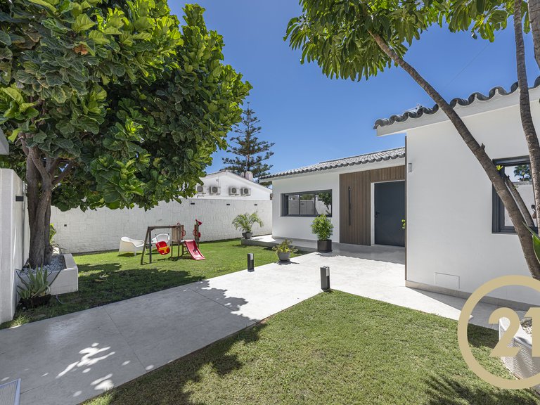 Villa for sale in Estepona, Málaga 14