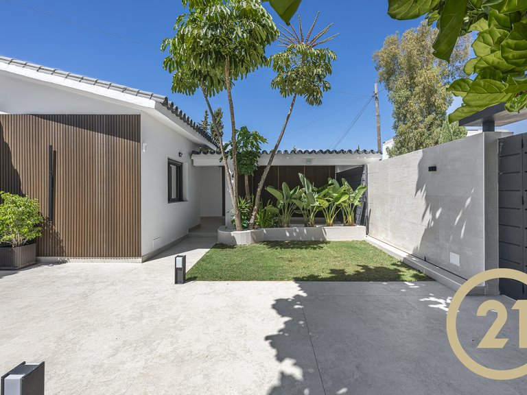 Villa for sale in Estepona, Málaga 17