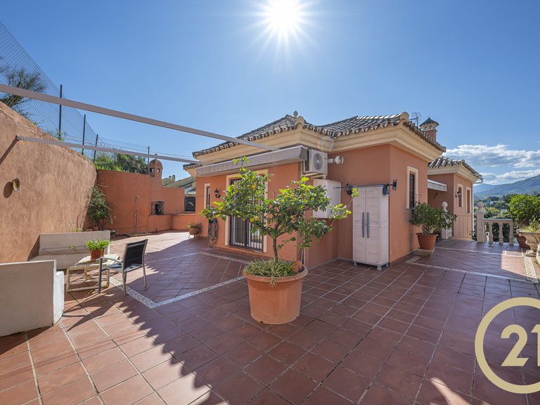 Villa for sale in San Pedro de Alcántara, Marbella, Málaga 2