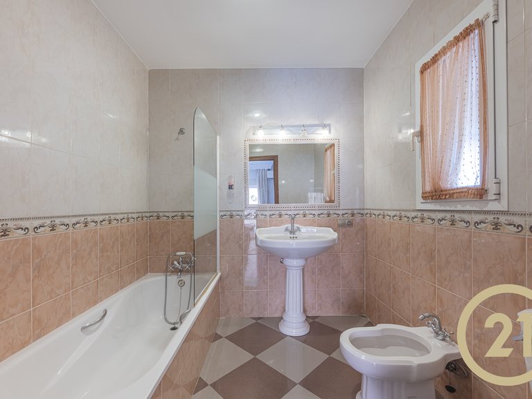 Villa for sale in San Pedro de Alcántara, Marbella, Málaga 18