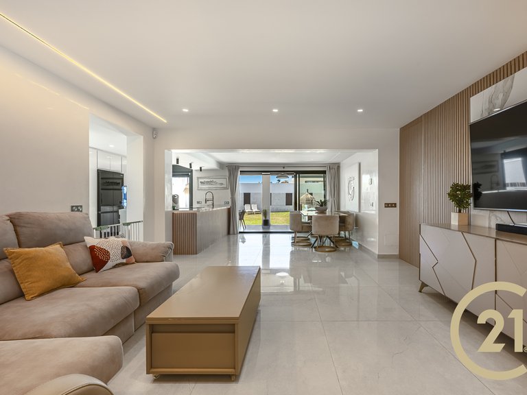 Villa for sale in Estepona, Málaga 24