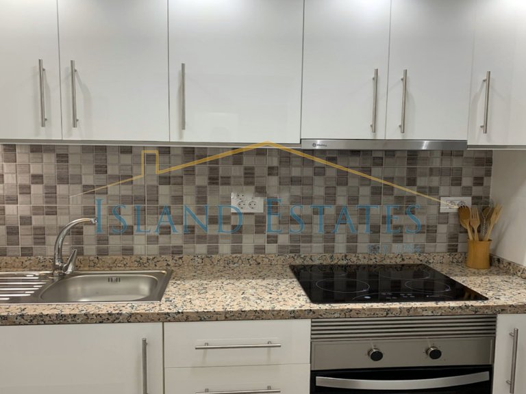 Renovated 1 Bedroom Apartment 50 metres from the Sea 6