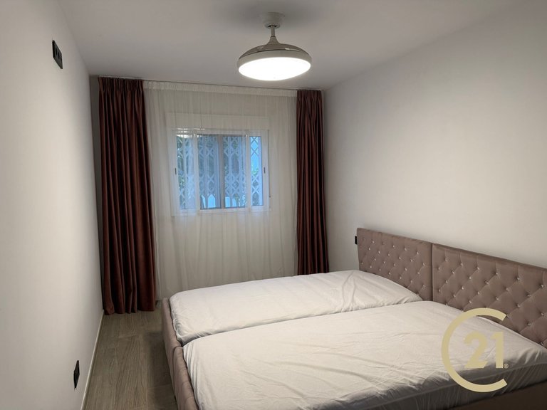Local hecho vivienda totalmente reformada en Señorío de Cortes 5
