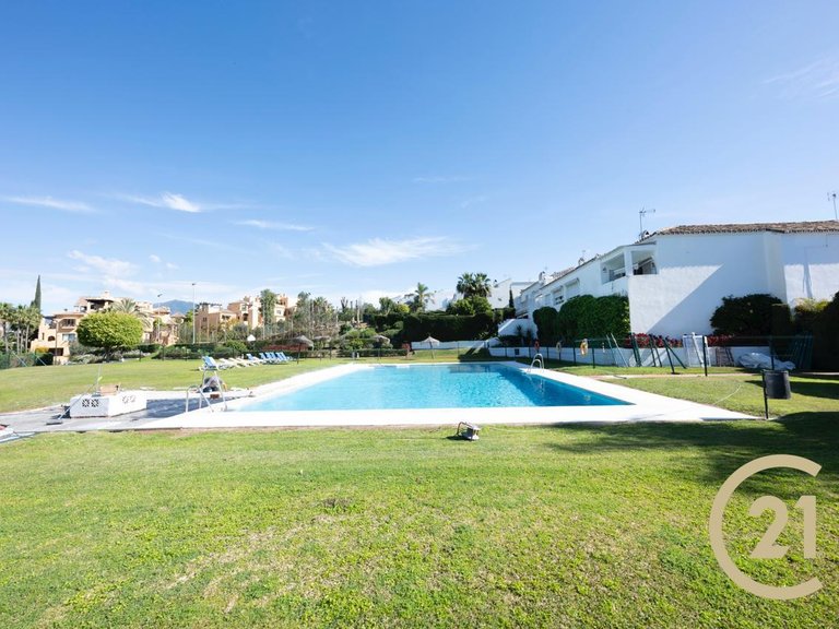 Local hecho vivienda totalmente reformada en Señorío de Cortes 1