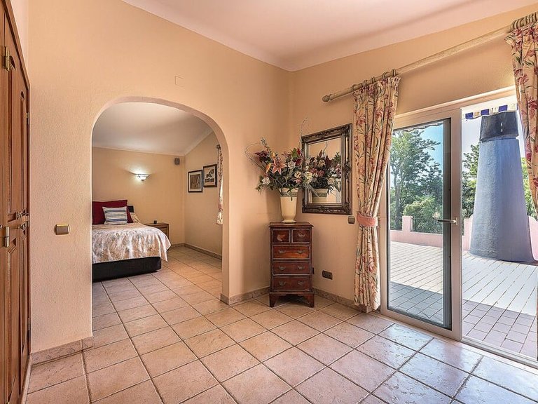 Villa for Sale in Lagoa, Algarve 18