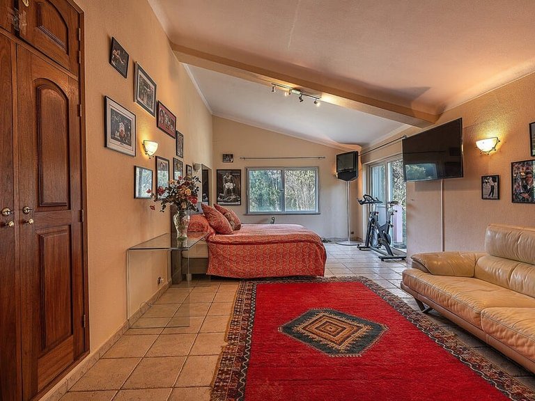 Villa for Sale in Lagoa, Algarve 19