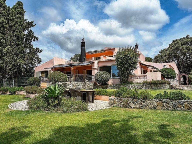 Villa for Sale in Lagoa, Algarve 3