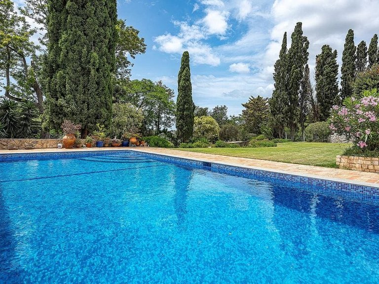 Villa for Sale in Lagoa, Algarve 5
