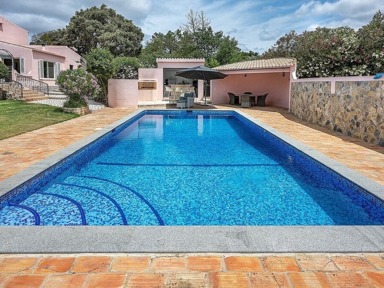 Villa for Sale in Lagoa, Algarve 6