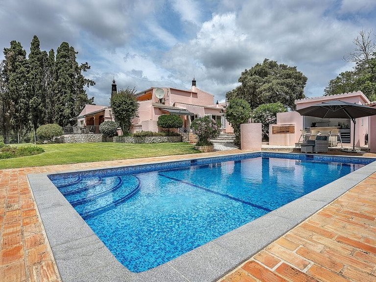 Villa for Sale in Lagoa, Algarve 2