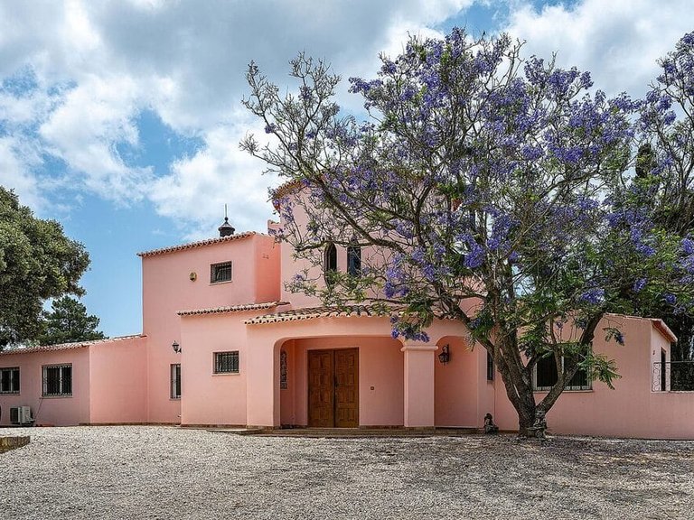 Villa for Sale in Lagoa, Algarve 11