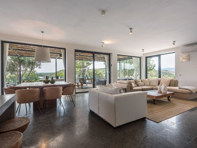 Villa for Sale in Lagoa, Algarve 10