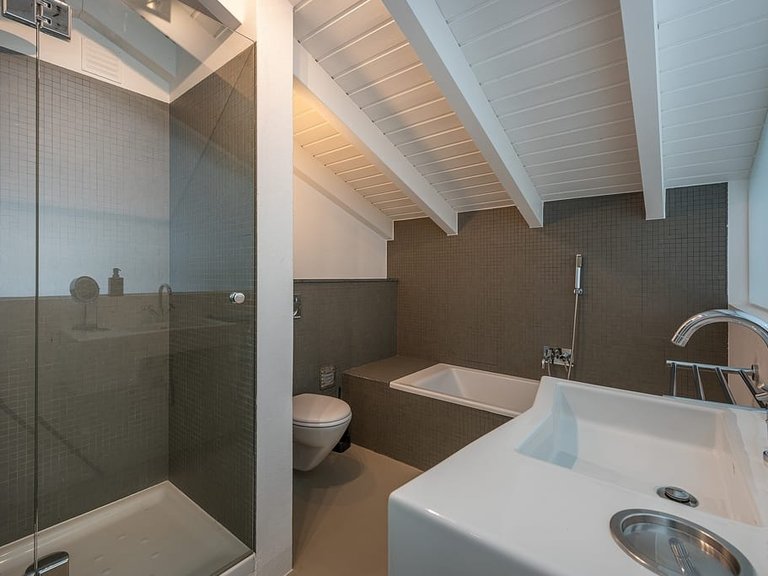 Villa for Sale in Lagoa, Algarve 13