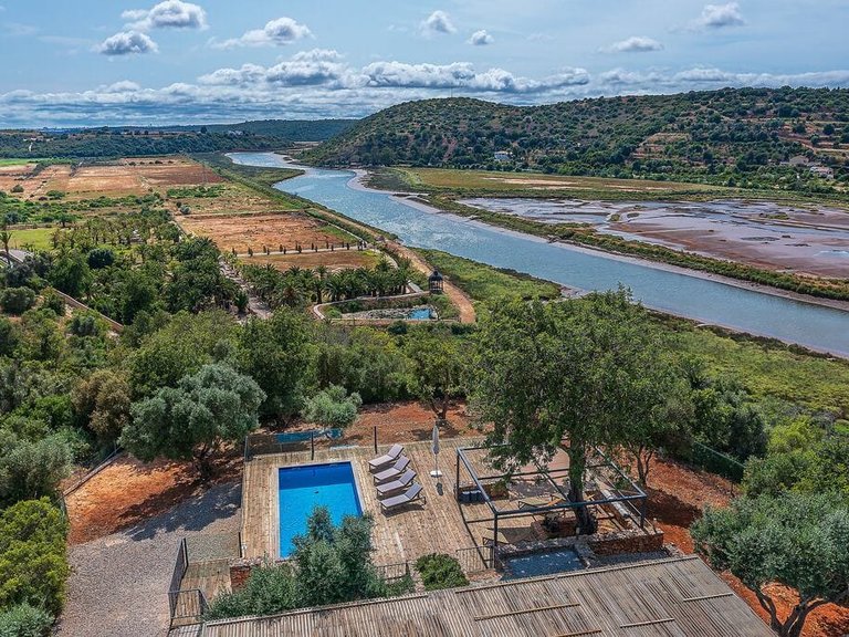 Villa for Sale in Lagoa, Algarve 2
