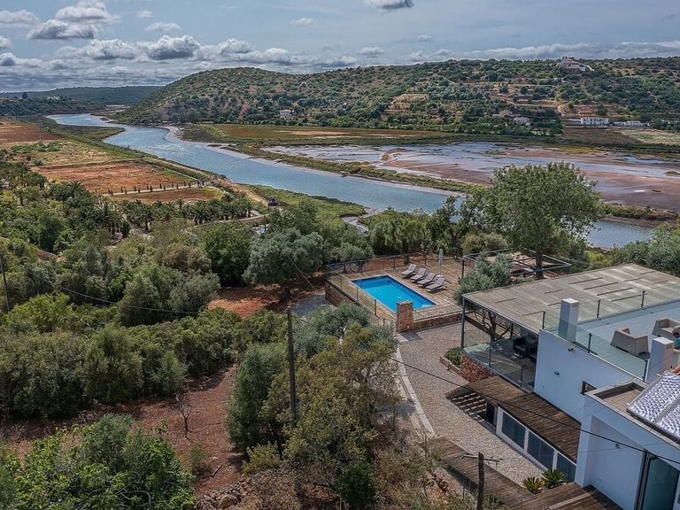 Villa for Sale in Lagoa, Algarve 3
