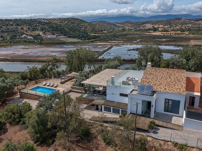 Villa for Sale in Lagoa, Algarve 4