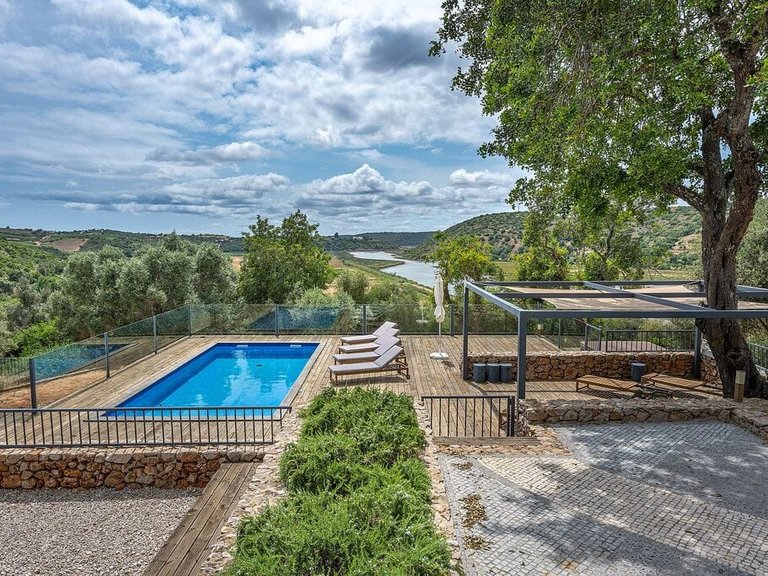 Villa for Sale in Lagoa, Algarve 7