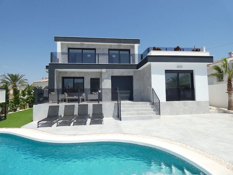 Villa for Sale in Alicante, Alicante 2