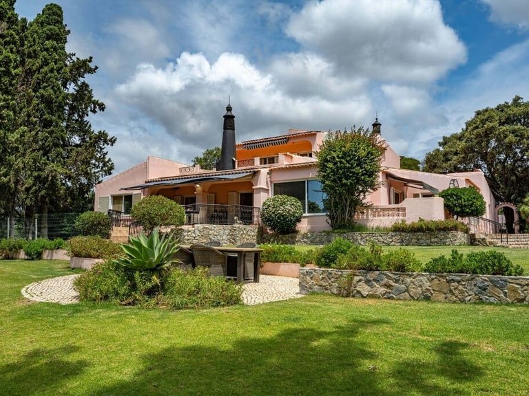 Villa for Sale in Lagoa, Algarve 4
